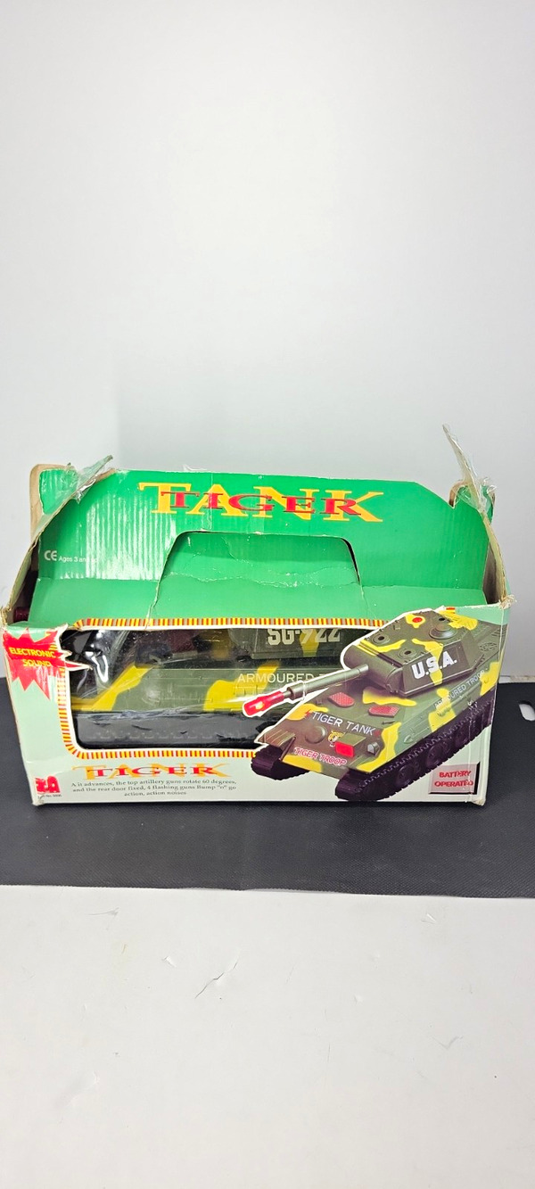 Vintage Tiger Tank 1:16 Battery Operated Toy Grade Tank w/ Sound Green/Yellow